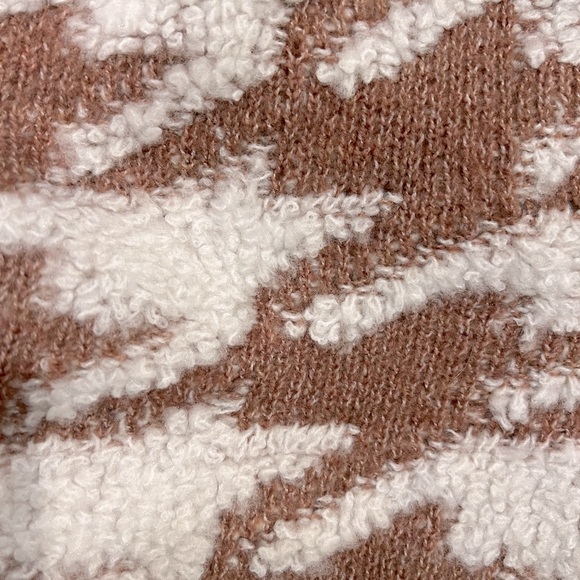 Line & Dot Houndstooth Plush Sweater in Toffee & Ivory NWT - Picture 4 of 6
